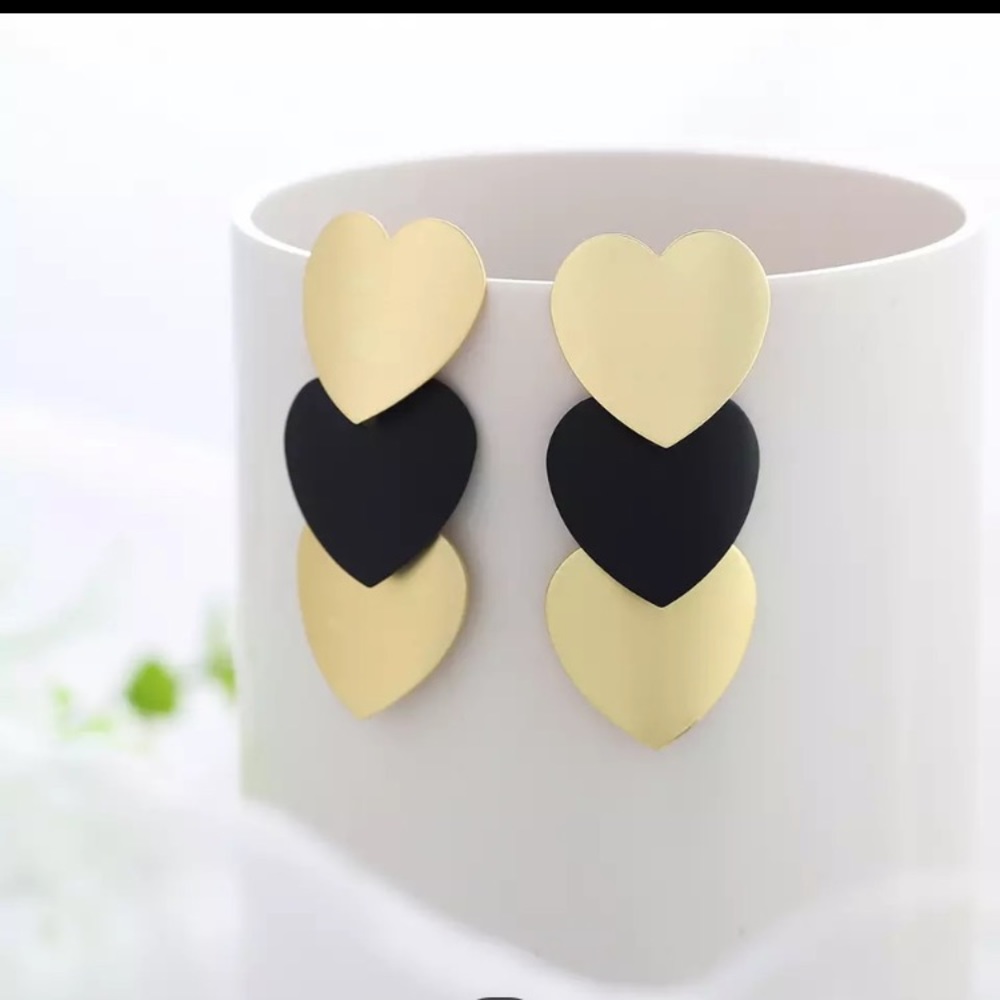 🎀New Cindrela’s Luxury Heart Gold Black Earrings